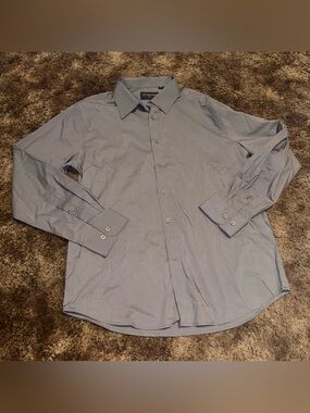 Soft Surroundings Men's Pale Blue Button-Down Dress Shirt